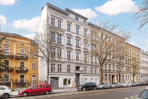 Gebäudeansicht - 3-Zimmer-Altbau nahe Viktoriapark - 4 U-Bahnen fußläufig