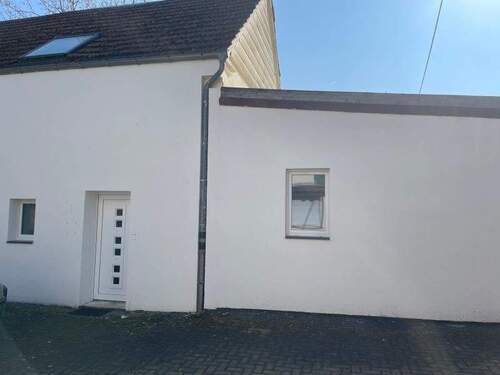 Hausansicht - Ruhig gelegene 4-Zimmer Wohnung Nähe Westerburg