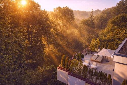 Drohne Terrasse Möblierung - DESIGNER-PENTHOUSE-TRAUM mit spektakulärer Dachterrasse am Hochufer der Isar: PROVISIONSFREI