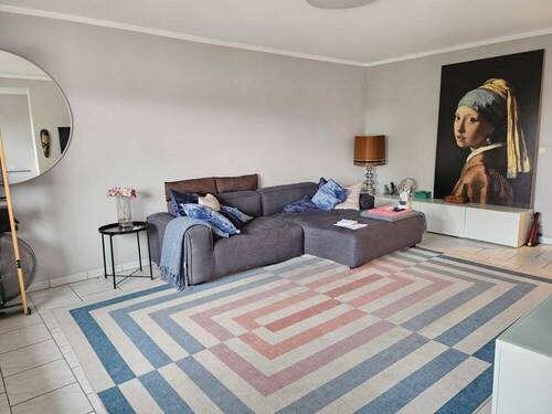 Wohnzimmer - +Tolle vermietete 2Z- Wohnung mit Balkon und Tiefgaragenstellplatz in begehrter Wohnlage+