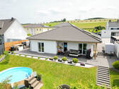 Rückansicht mit Garten und Terrasse - 