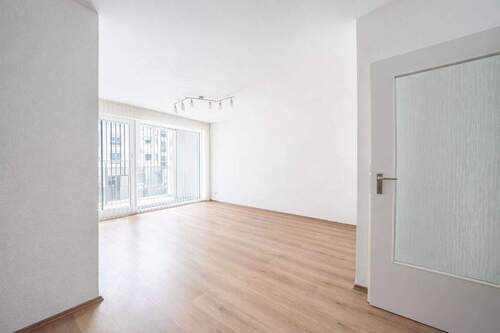 Wohnzimmer - Kein Leerstand: Solide vermietete Eigentumswohnung mit zuverlässigem Mieter