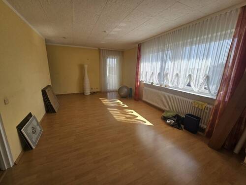 Wohnzimmer OG - 8 Zimmer Mehrfamilienhaus, Wohnhaus zum Kaufen in Neunkirchen-Wellesweiler