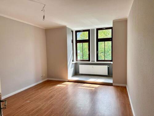 Wohnzimmer - Für Sie saniert - schicke 4-Raumwohnung mit Balkon