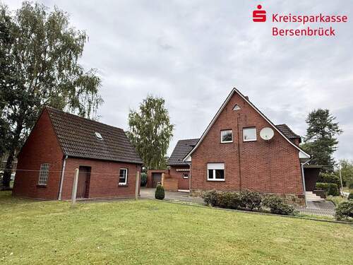 Wohnhaus mit Nebengebäude und Terrasse - 7 Zimmer Einfamilienhaus in Bramsche