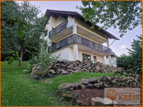 Bild 1 - Wohnhaus mit 2 Garagen und Einbauküche zur Miete in Steinau Marborn