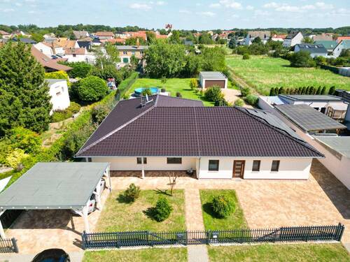 Hausvorderansicht - 8 Zimmer Mehrfamilienhaus, Wohnhaus zum Kaufen in Löbnitz