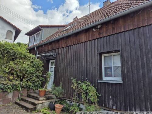 Hofansicht - 4 Zimmer Einfamilienhaus zum Kaufen in Karlsruhe