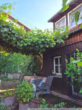 Blick auf Terrasse - 4 Zimmer Einfamilienhaus in Karlsruhe