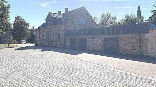 Außenansicht mit Garagen - 6 Zimmer Einfamilienhaus in Seegebiet Mansfelder Land