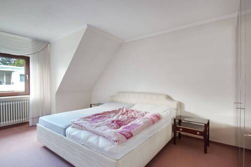 Schlafzimmer mit minimaler Dachschräge - 