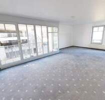 == Sofort verfügbar! Diese lichtdurchflutete Etage wartet auf Sie! == - Lage