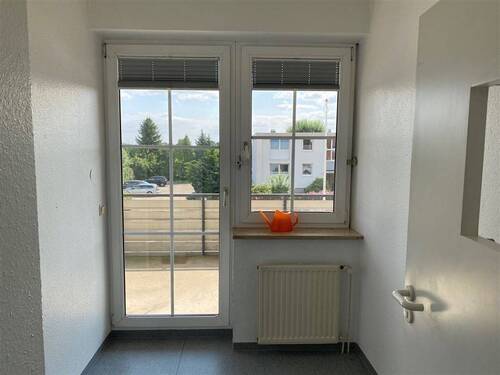 Flur mit Balkonzugang - 