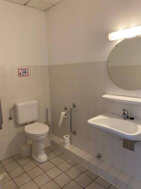 WC 1 am Wartebereich - 