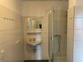 Wc 2 mit Dusche im Behandlungsbereich - 