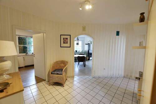 Flur - 3 Zimmer Etagenwohnung in Lage