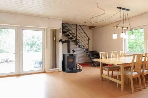 Wohnzimmer_Whg1 - 9 Zimmer Mehrfamilienhaus, Wohnhaus zum Kaufen in Büdingen