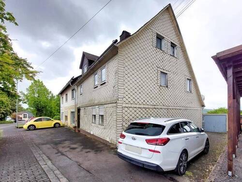 Seitliche Ansicht - 9 Zimmer Einfamilienhaus in Bad Marienberg