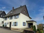 Garten - Freistehende, attraktives 2-Familien-Haus mit großer Garage