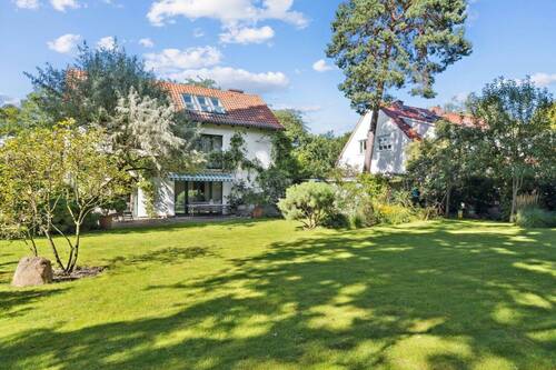 Bestandsimmobilie, geplanter Anbau rechts - Projektierung eines Neubaus auf einem ideellen Grundstücksanteil - Verwirklichung eines Wohntraums