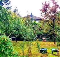 Großer Garten mit dreistöckigem Haus bei der Trabrennbahn Mariendorf Berlin