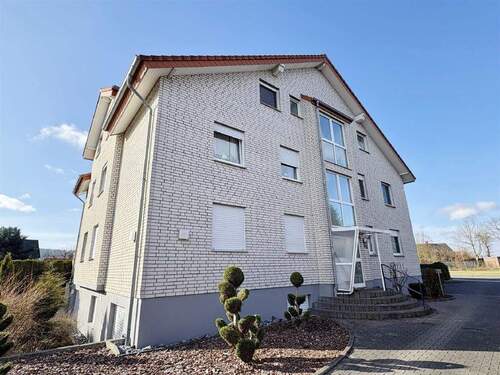 Außen - 3 Zimmer Etagenwohnung zum Kaufen in Lage