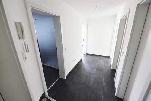 Flur 1 - 3 Zimmer Etagenwohnung in Lage