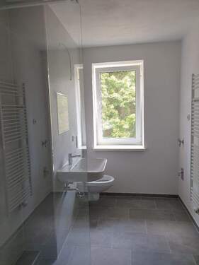 Badezimmer - Kernsanierte, moderne Wohnung im Grünen sucht neue Familie! WG geeigent für 3 Personen!