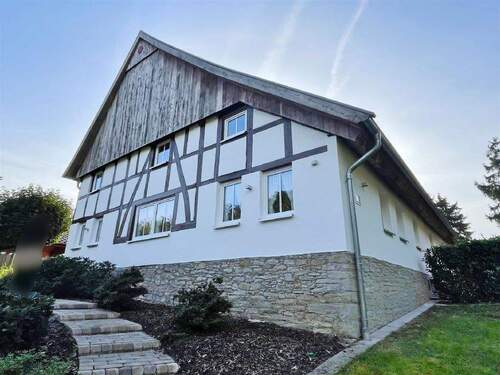 Seitenansicht - 4 Zimmer Einfamilienhaus zum Kaufen in Lage