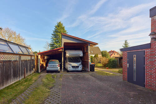 Hof mit Carports - Einfamilienhaus mit 173,00 m&sup2; in Winsen (Luhe) zum Kaufen