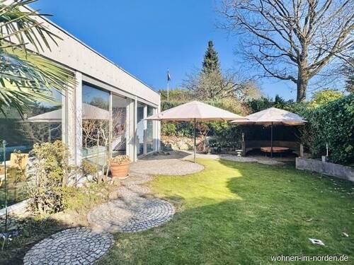 Garten mit Schwimmhalle - 