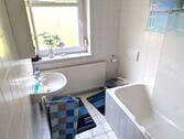 Bad mit Wanne WE rechts - 