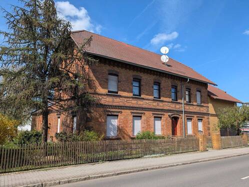 Straßenseite - 8 Zimmer Mehrfamilienhaus, Wohnhaus zum Kaufen in Bad Schmiedeberg