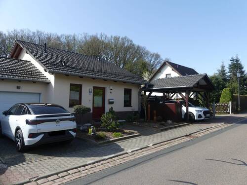 Hausansicht Straßenseite - Einfamilienhaus mit 130,00 m² in Döbeln zum Kaufen