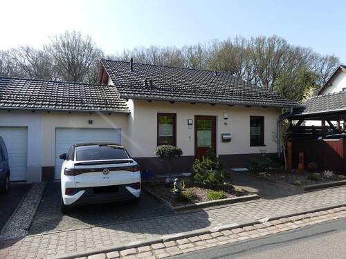 Hausansicht Straßenseite - 