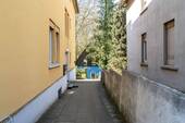 Hauszugang von der Straße - 4 Zimmer Einfamilienhaus in Bielefeld