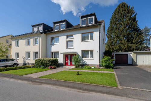 Frontansicht - Dreifamilienhaus mit herrlichem Garten in ruhiger Lage Für Investoren und Selbstnutzer geeignet