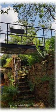 auf der historischen Schlossmauer - 