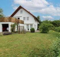 Schönes 2-Familienhaus mit großem Garten und zahlreichen Parkmöglichkeiten - Fluorn-Winzeln