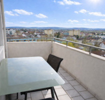 Helle, gepflegte Wohnung mit Aufzug, Balkon und Panorama-Ausblick - Wiesloch