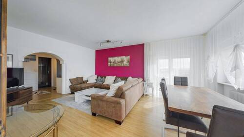 Blick vom Ess- zum Wohnbereich - 3 Zimmer Etagenwohnung in Wiesloch