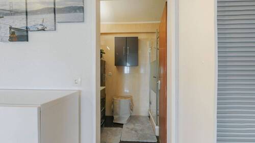 Blick zum Duschbad - 