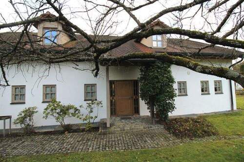 Außenansicht - Exklusives Architektenhaus mit hochwertiger Möblierung in begehrter Villenlage von Aystetten