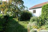 Garten nach Süden mit Baum - 5 Zimmer Einfamilienhaus in Remseck