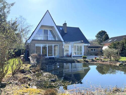 Bild 1 - PURNHAGEN-IMMOBILIEN - Löhnhorst - Gepfl. Einfamilienhaus auf einem sehr schönen Grundstück mit Blick ins Grüne!