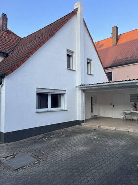 Rückseite des Hauses - 6 Zimmer Mehrfamilienhaus, Wohnhaus zum Kaufen in Ammerndorf