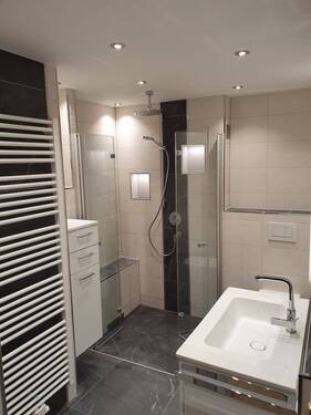 Das renovierte Bad - liebevoll renovierte 3-Zimmer-Wohnung im Westenviertel