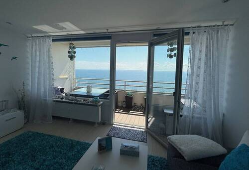Blick zum Balkon - 