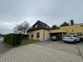 Parkplatzpotential links - 1 Zimmer Mehrfamilienhaus, Wohnhaus in Usingen