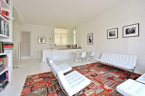 Wohnbereich mit Blick in den Ess-/ Küchenbereich - 2 Zimmer Etagenwohnung in Berlin